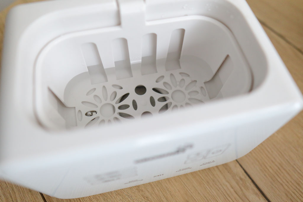 A close-up photo of the "Max" line on the Grownsy 8-in-1 Bottle Warmer's anti-scald basket.
